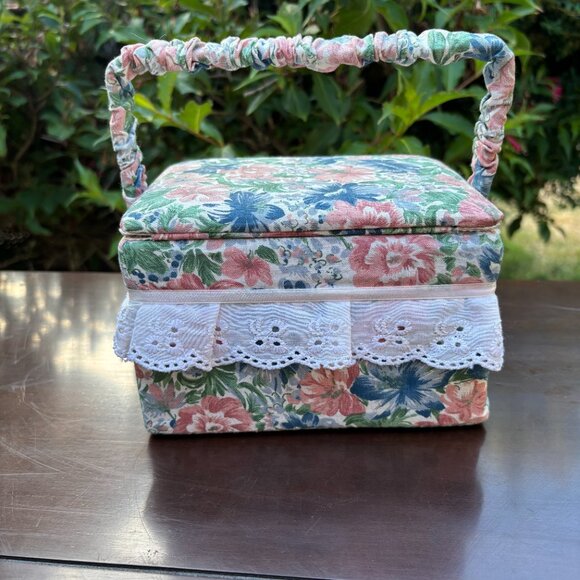 Vintage Singer Sewing Box for Storage or Organizing Crafts or Sewing Supplies - Picture 4 of 16